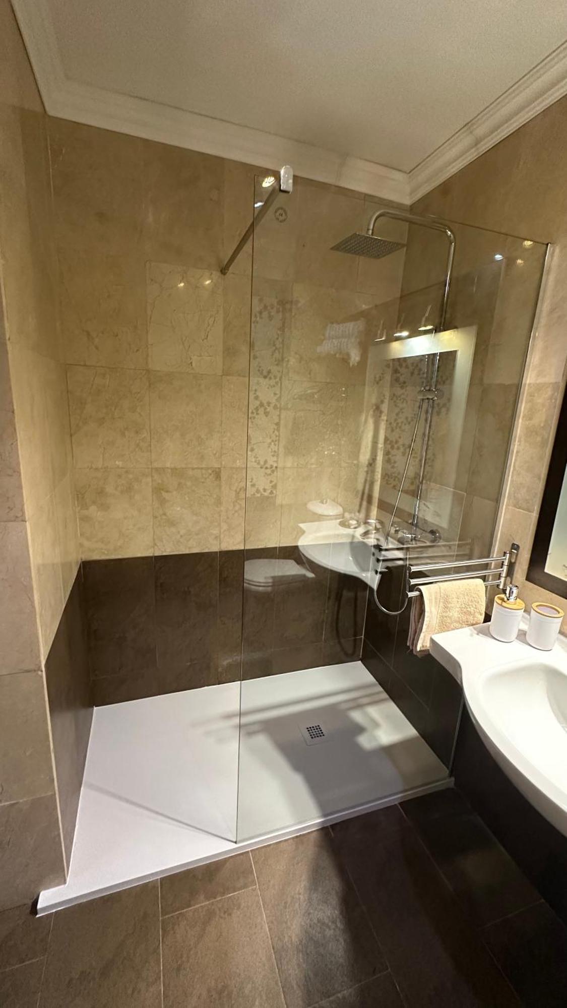 אדחה Apartment Windsor מראה חיצוני תמונה
