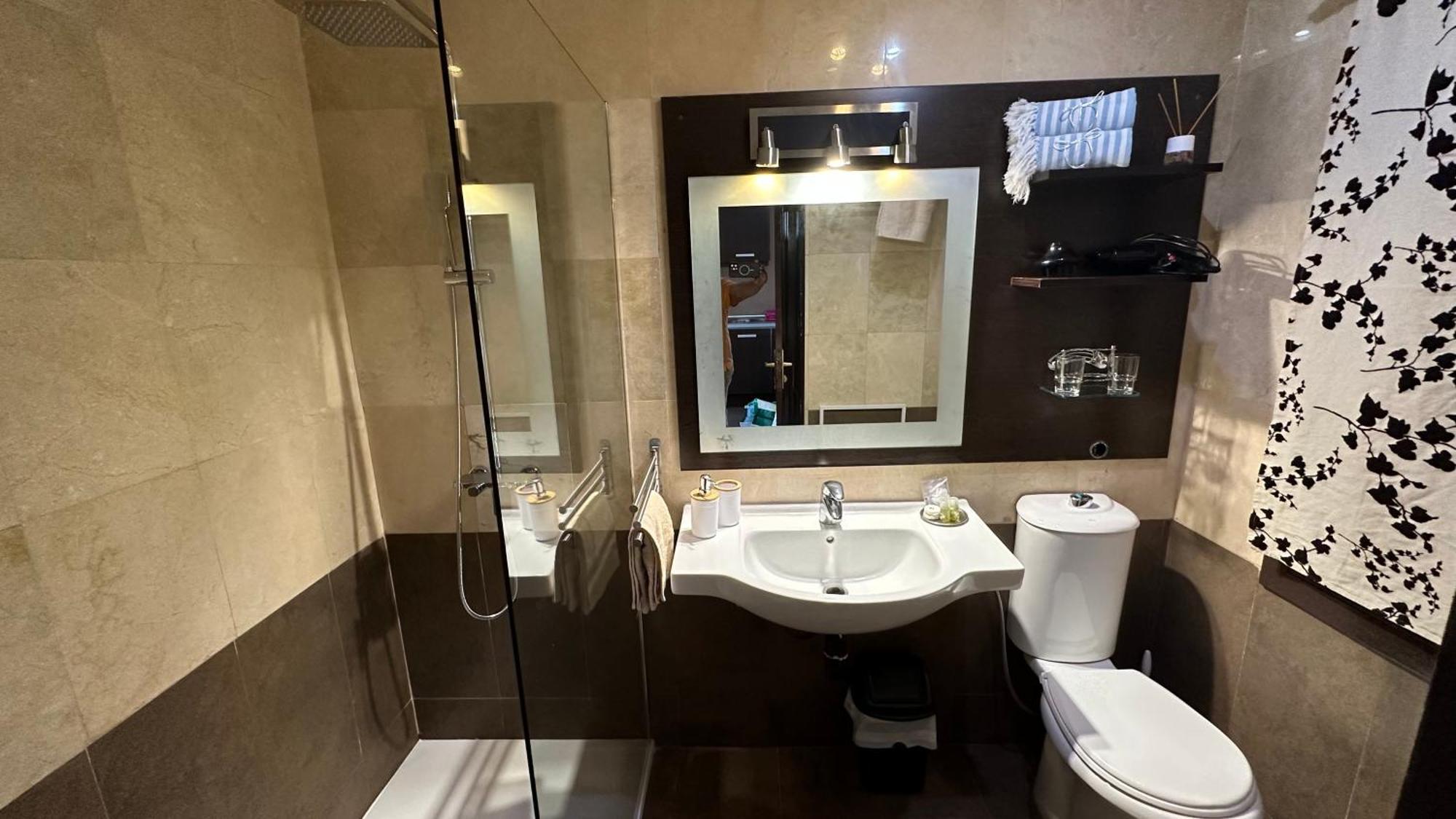 אדחה Apartment Windsor מראה חיצוני תמונה